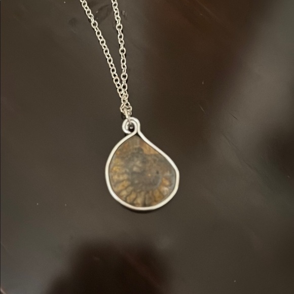 Silver handcrafted shell/rock Pendant Necklace - Picture 2 of 2